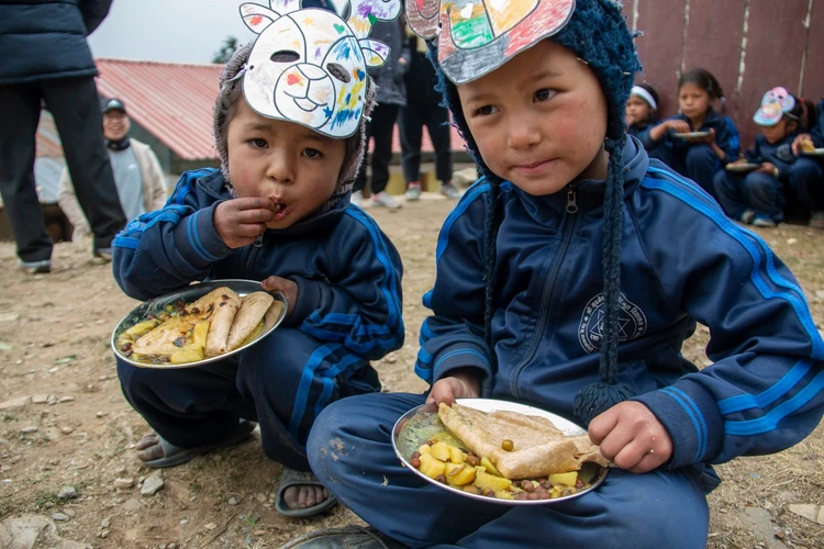 children eating